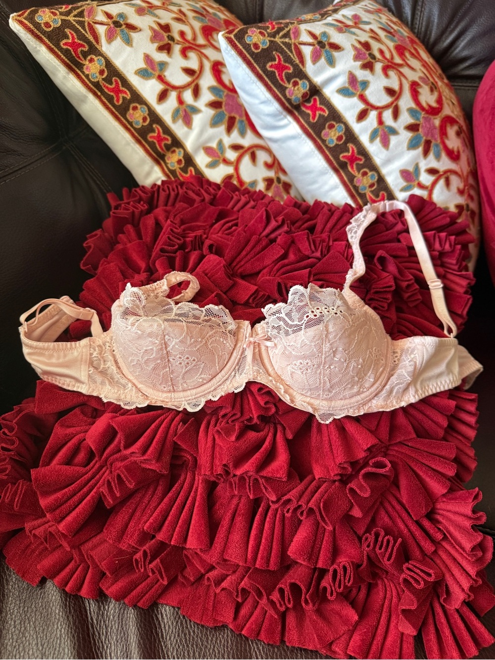 Victoria's Secret Blush Pink Lace Underwire Bra size 34 A pre loved